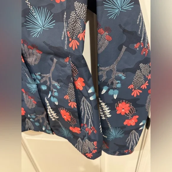 North Face womens rain jacket - Picture 3 of 4